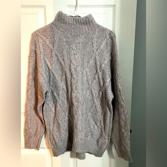 Express Sweaters - Express Cable knit sweater